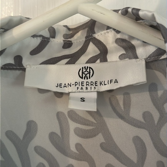 NWOT Jean-Pierre Klifa Gray & White Coral Pattern Polyester Long Sleeve Blouse - Picture 4 of 8